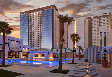 Each of the rooms is fully air conditioned and has en suite bathroom, a television with cable, a phone line, a tea and coffee machine, a mini bar, and a workdesk. . Trivago las vegas